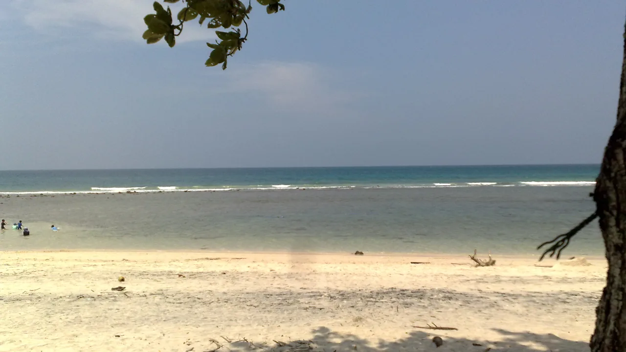 Bentang pesisir Lamreh di Kecamatan Mesjid Raya, Kabupaten Aceh Besar